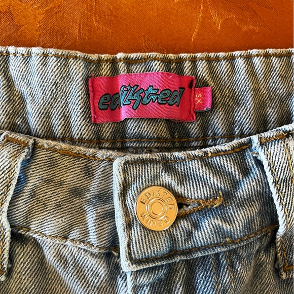Edikted Raelynn Washed Low Rise Jeans - Picture 3 of 3